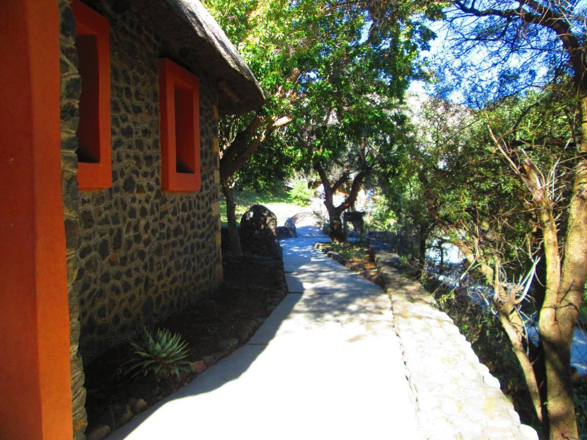 Liphofung Cave, Chalets Hotel Butha-Buthe Exterior photo